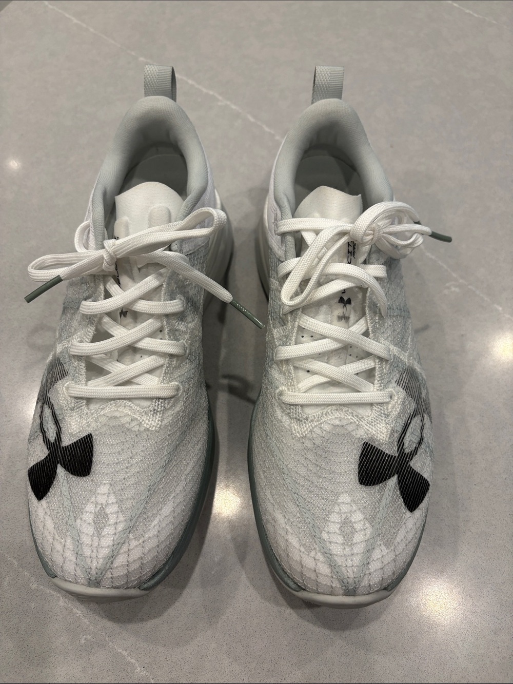 Under Armour women White and Black & soft green Mesh Athletic Sneakers Women 8.5